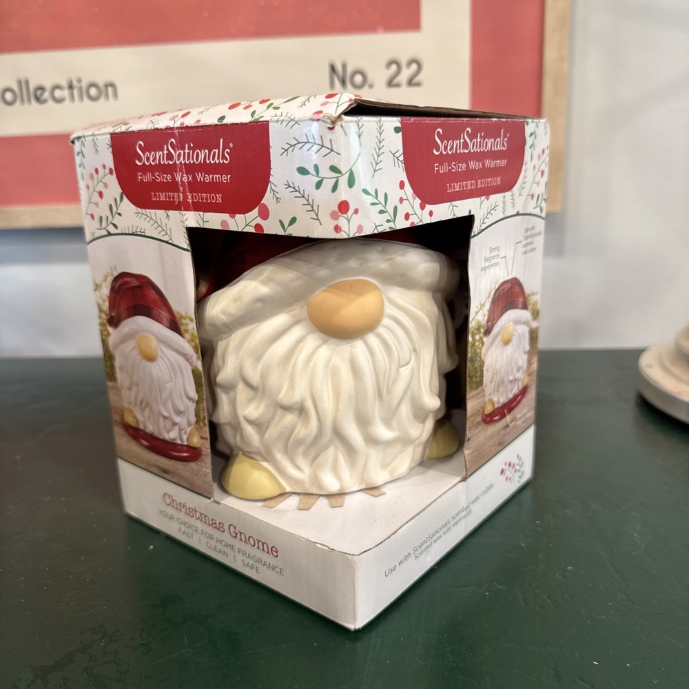 ScentSationals Christmas Gnome Wax Warmer Santa Hat Holiday Fragrance Decor NIB